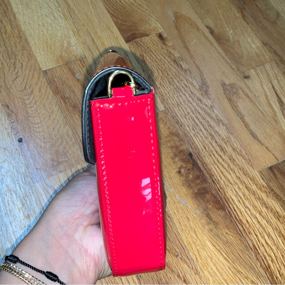 AUTHENTIC FENDI RED PATENT LEATHER WALLET ON CHAIN - Picture 6 of 14